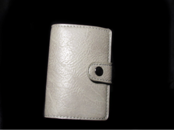 Tarjetero cuero gris