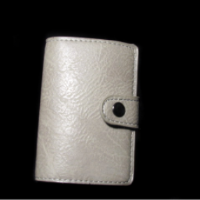 Tarjetero cuero gris